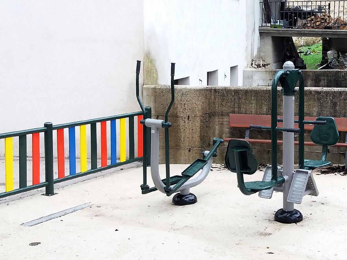 parque aparatos gimnasia